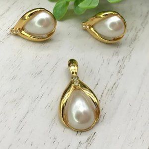 Avon Vintage Teardrop Pearl Pendant and Earrings.  With the 0.8 mark.